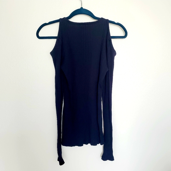FRAME cold shoulder ribbed sweater - Picture 4 of 8